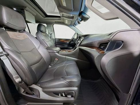 Used 2018 Cadillac Escalade ESV Luxury AWD/4WD image 34