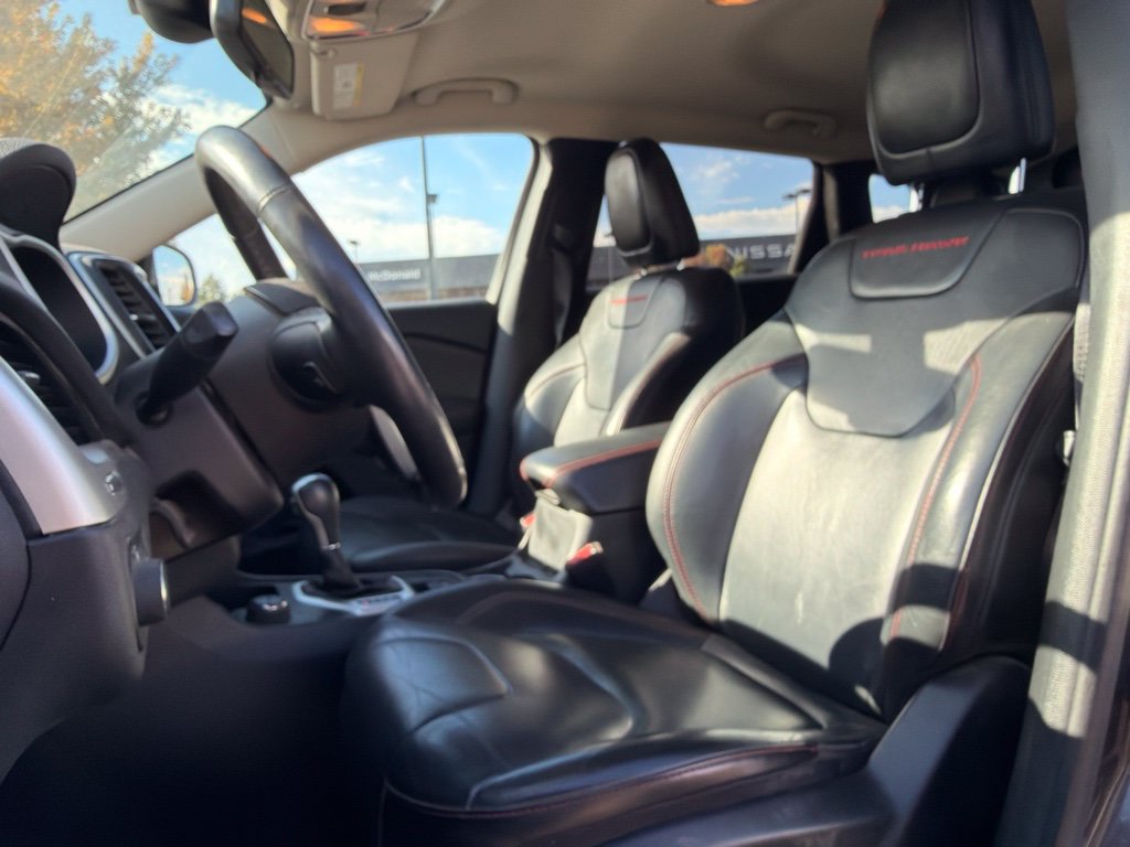 Used 2016 Jeep Cherokee Trailhawk w/ Leather Interior Group AWD/4WD image 3