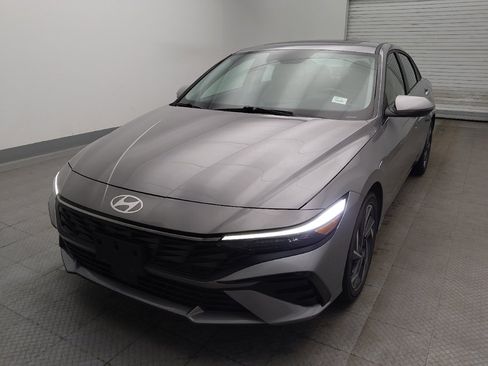 Used 2025 Hyundai Elantra Limited FWD image 15