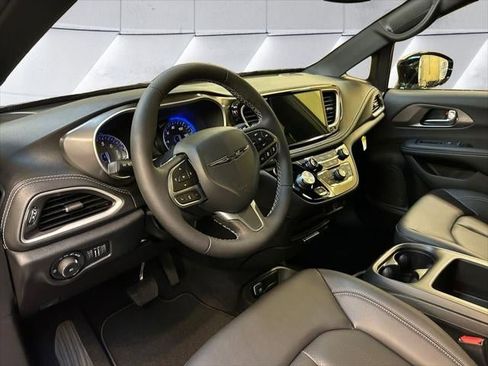 New 2026 Chrysler Pacifica Select image 26