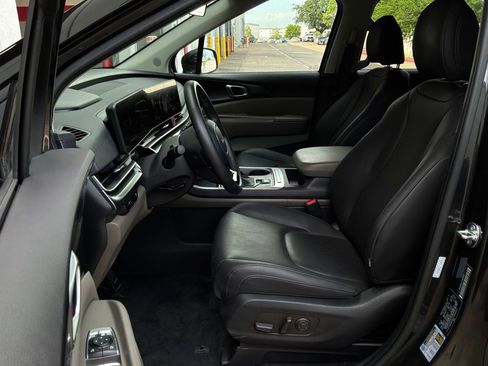 Used 2026 Kia Carnival FWD image 10