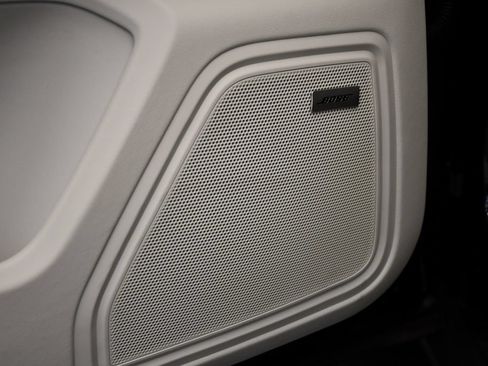 Certified 2026 Porsche Macan Turbo AWD/4WD image 39