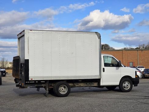 Used 2017 GMC Savana 3500 image 15