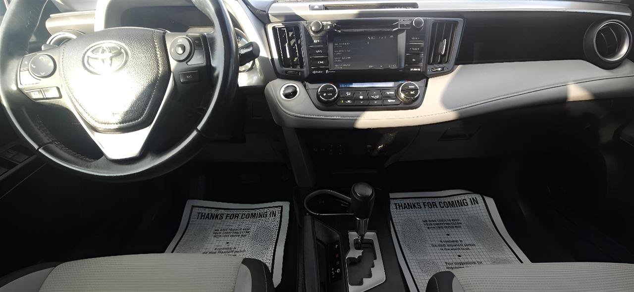 Used 2018 Toyota RAV4 XLE AWD/4WD image 17