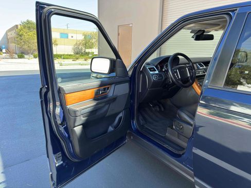 Used 2011 Land Rover Range Rover Sport HSE AWD/4WD image 38