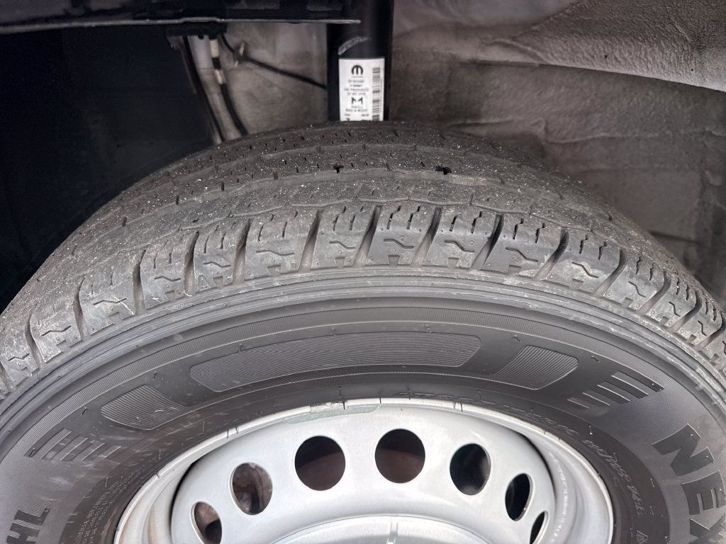 Used 2025 RAM ProMaster 2500 w/ U-Haul Equipment Group FWD image 38