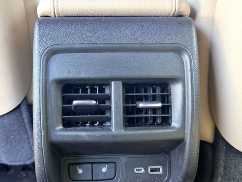 Used 2024 Cadillac XT4 Luxury w/ Cold Weather Package FWD image 11