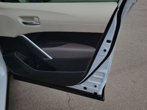 Used 2024 Toyota Corolla Cross XLE image 38