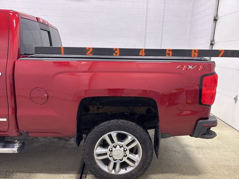 Used 2018 Chevrolet Silverado 2500 High Country image 9