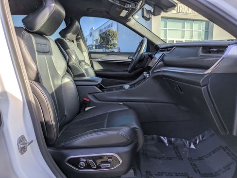 Used 2022 Jeep Grand Cherokee L Overland w/ Advanced Protech Group III image 33