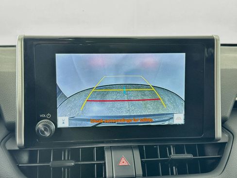 Used 2025 Toyota RAV4 XLE FWD image 15