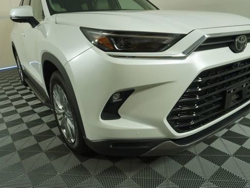 Used 2025 Toyota Grand Highlander AWD image 10