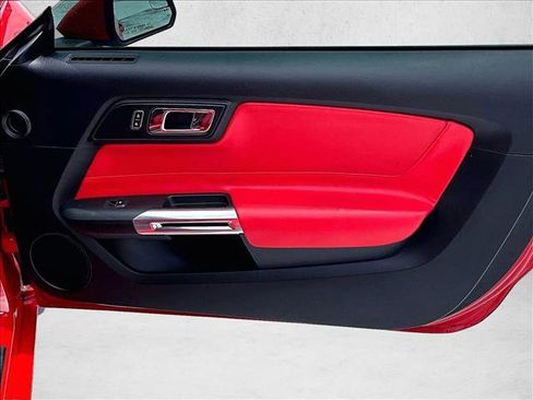 Used 2017 Ford Mustang Coupe RWD image 19