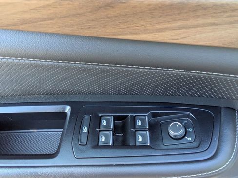 Used 2025 Volkswagen Atlas SE image 13