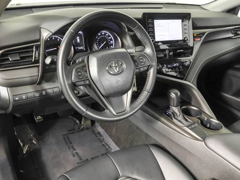 Used 2022 Toyota Camry SE FWD image 4