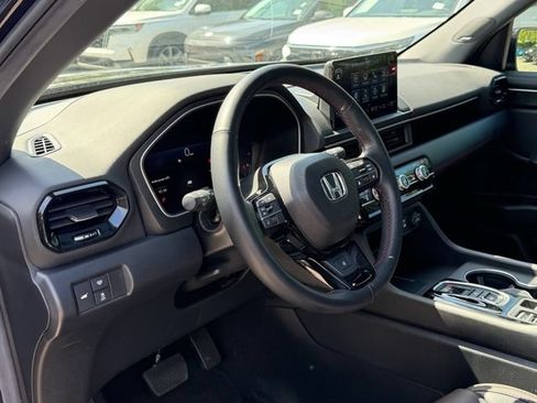 Used 2025 Honda Pilot Black Edition image 13