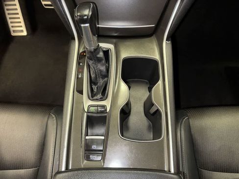 Used 2018 Honda Accord Sport image 30