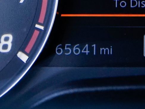 Used 2022 Nissan Titan SV image 22