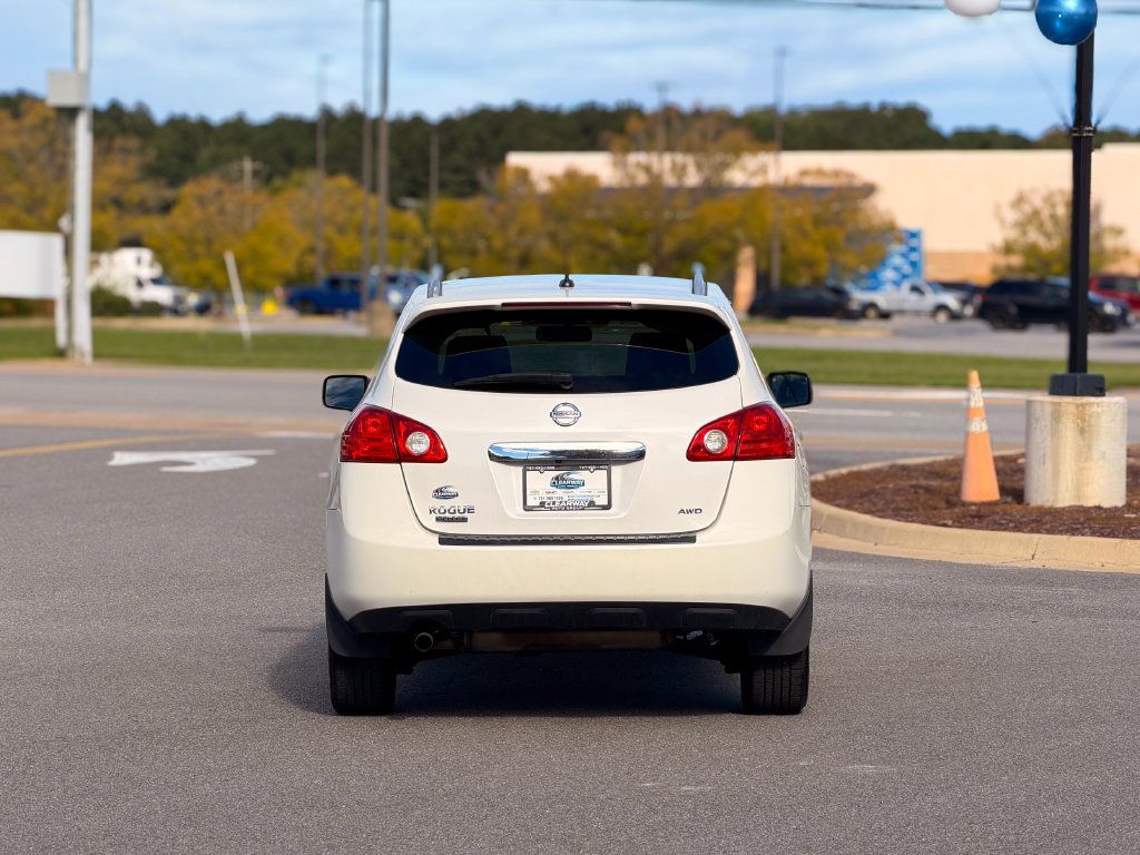 Used 2015 Nissan Rogue S w/ Convenience Package AWD/4WD image 6