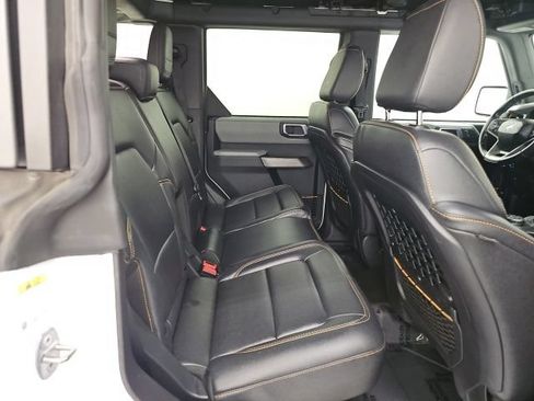 Used 2022 Ford Bronco Badlands w/ Sasquatch Package AWD/4WD image 34