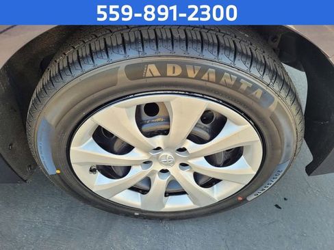 Used 2021 Toyota Corolla LE image 23