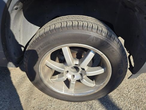 Used 2005 Chevrolet Avalanche LT w/ Preferred Equipment Group image 28