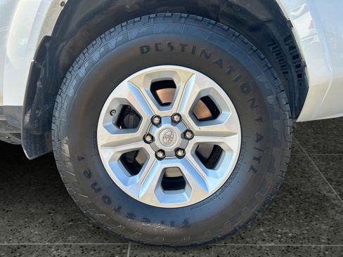 Used 2020 Toyota 4Runner SR5 Premium image 10