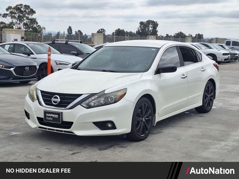 Used 2017 Nissan Altima 2.5 SR w/ Midnight Edition Package FWD image 1
