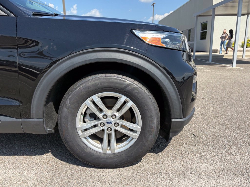 Used 2023 Ford Explorer XLT w/ Equipment Group 202A RWD image 8