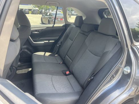 Used 2020 Toyota RAV4 XLE FWD image 17