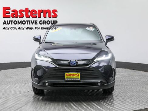 Used 2023 Toyota Venza XLE image 2