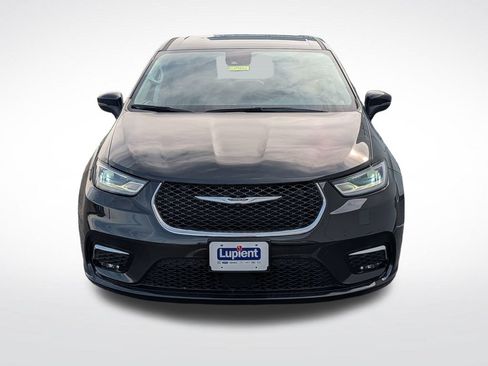 Used 2023 Chrysler Pacifica Touring-L FWD image 11
