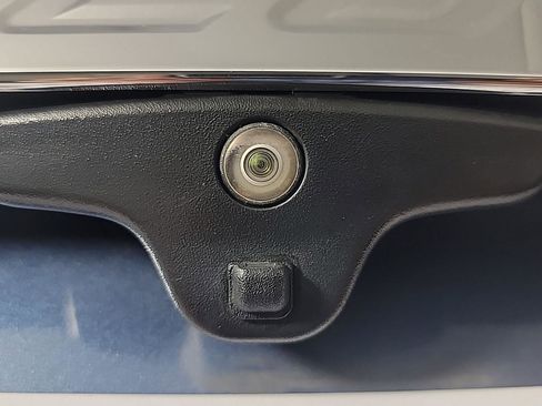 Used 2018 Ford Explorer XLT w/ Equipment Group 201A image 7