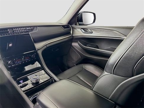 Used 2023 Jeep Grand Cherokee L Limited image 24