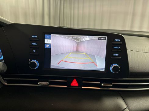 Used 2025 Hyundai Elantra SE image 16