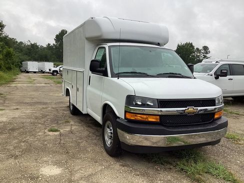 New 2025 Chevrolet Express 3500 w/ Power Convenience Package RWD image 3