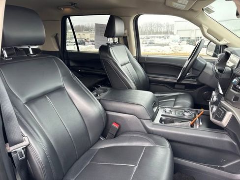 Used 2022 Ford Expedition XLT image 12