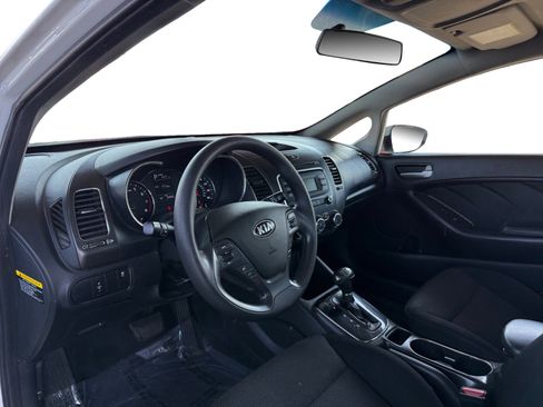 Used 2017 Kia Forte LX image 9