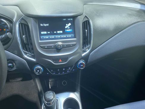 Used 2017 Chevrolet Cruze LT w/ Convenience Package FWD image 16