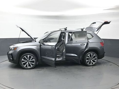 Used 2022 Volkswagen Taos SE FWD image 44