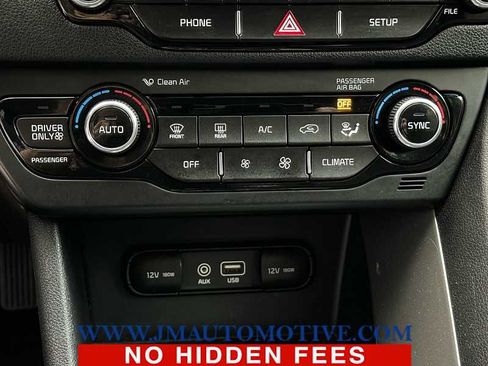 Used 2017 Kia Niro LX image 30