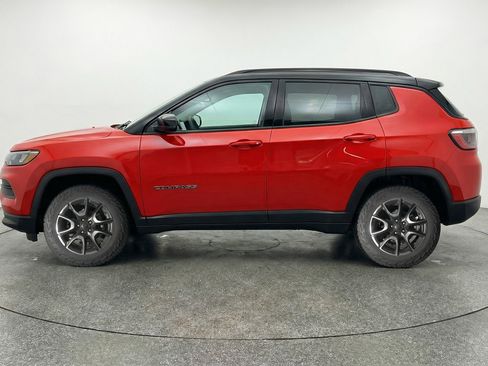 Used 2025 Jeep Compass Trailhawk image 5
