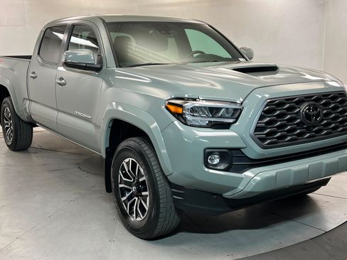 Used 2023 Toyota Tacoma TRD Sport w/ TRD Premium Sport Package AWD/4WD image 8