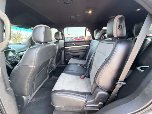 Used 2017 Ford Explorer XLT w/ Equipment Group 202A FWD image 27