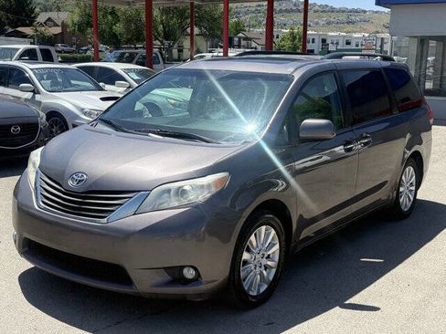 Used 2013 Toyota Sienna XLE AWD/4WD image 8