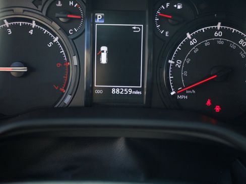 Used 2022 Toyota 4Runner SR5 AWD/4WD image 17