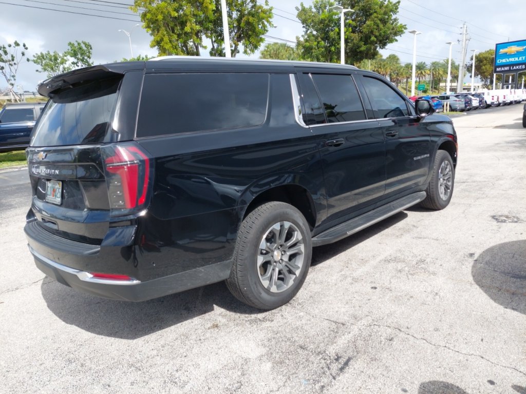 Used 2026 Chevrolet Suburban LS RWD image 4