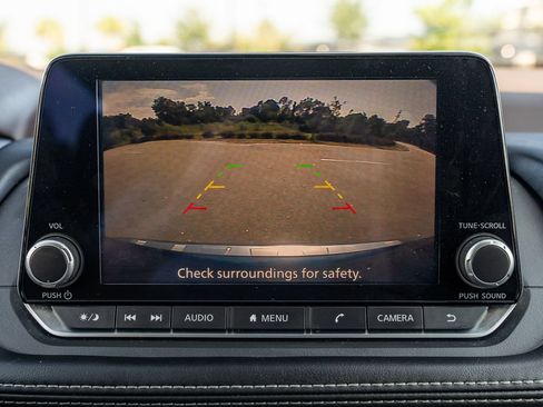 Used 2023 Nissan Rogue SV FWD image 31