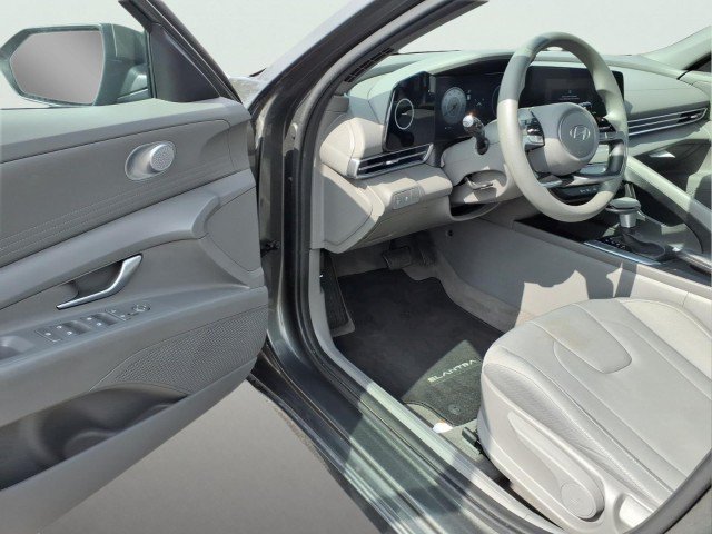 Used 2024 Hyundai Elantra SEL FWD image 15