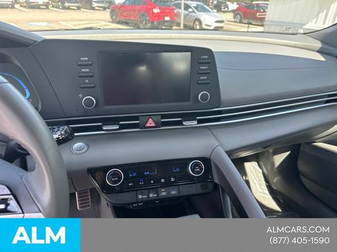 Used 2025 Hyundai Elantra Sport FWD image 31
